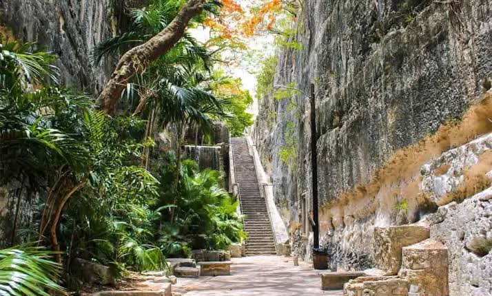 Queen's Staircase carved limestone passage